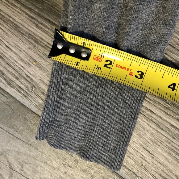 H&M Women’s Basics Grey V-Neck Fitted Long Sleeve Sweater - Small - Picture 9 of 13